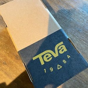 Teva women’s shoes size 8